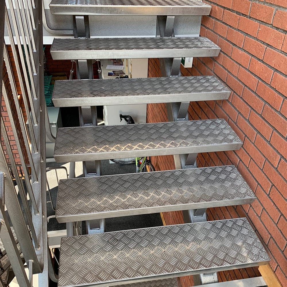 2500 mm x 1250 mm x 2.0 mm - Five Bar Treadplate - Aluminum Warehouse